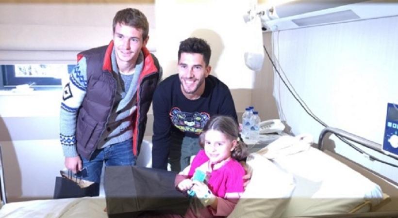 Μοίρασε χαρά η ΑΕΚ (pics)