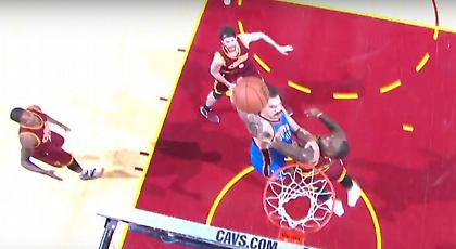 Στα μούτρα του ΛεΜπρόν (video)