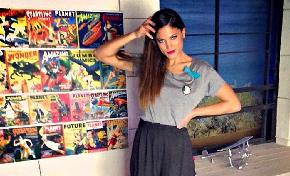 Όλη η πλάτη έξω από την Μαίρη Συνατσάκη