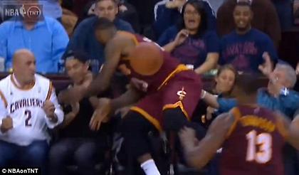 Καρε-καρέ η στιγμή που ο ΛεΜπρόν «έλιωσε» τη γυναίκα του γκόλφερ