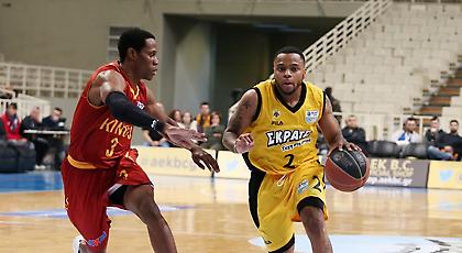 Κούπερ κερνούσε, Λουκάς έπινε