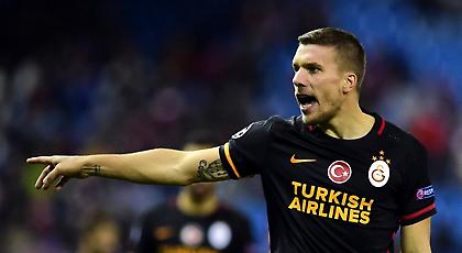 Προκάλεσε τον Νοβίτσκι ο Ποντόλσκι με καλάθι από το κέντρο! (video)