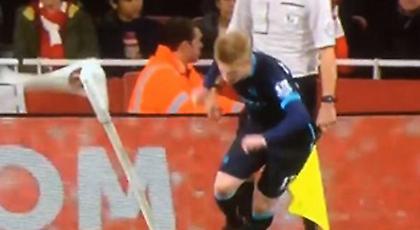 Προκάλεσε γέλιο με το κόρνερ του ο Ντε Μπρούινε (video)