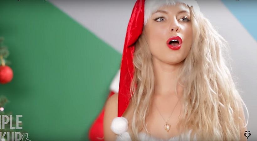 10 Πανέμορφες κυρίες τραγουδούν το Silent Night (video)