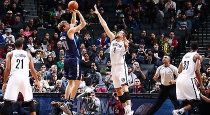 Η στιγμή που ο Ντιρκ ξεπέρασε τον Σακίλ, γράφοντας ιστορία!