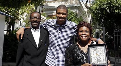 Οι ευχές της οικογένειας Αντετοκούνμπο