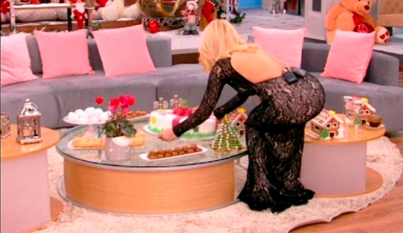 Με «καυτό» σκίσιμο και την πλάτη έξω η Μενεγάκη (video)