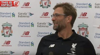 Ωραίος ο Κλοπ: Τραγούδησε «happy birthday» σε υπάλληλο της Λίβερπουλ (video)