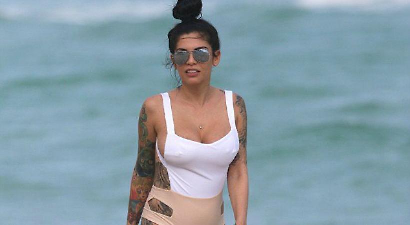 Το καυτό μαγιό της Κάμι Λι (pics)