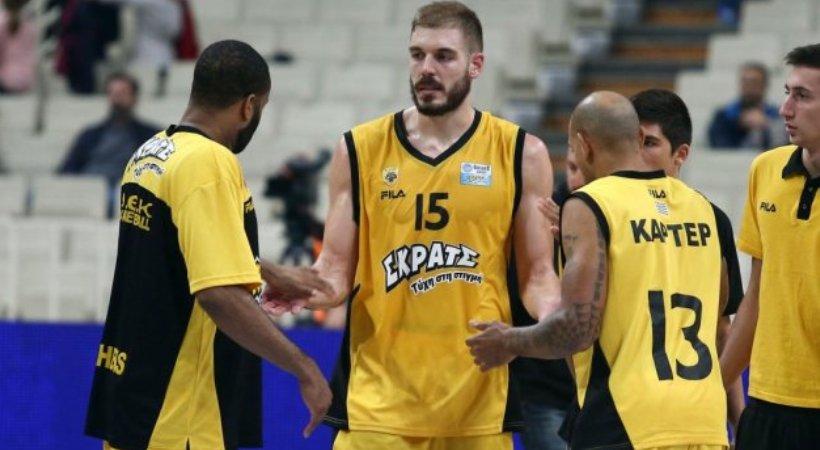 Μέσα Χέρστον, Σαρικόπουλος