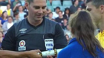 Έστριψε… καραμέλα, αντί για νόμισμα (video)