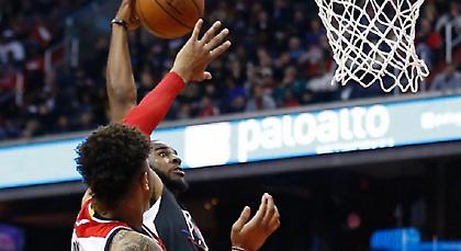 Ο Κρις Πολ κάρφωσε. Δύο φορές!