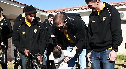 Η ΑΕΚ κοντά στα παιδιά (pics)