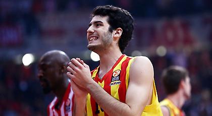 Παίζει ο Αμπρίνες με Ολυμπιακό