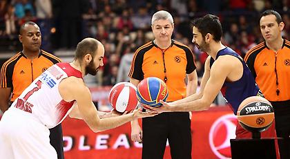 Αντάλλαξαν φανέλες οι «γίγαντες» Σπανούλης και Ναβάρο (pic)