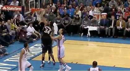 Ο Giannis κάρφωσε, κάρφωσε και… ξανακάρφωσε (video)