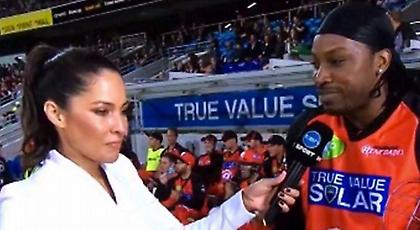 Τιμωρήθηκε ο παίκτης που «την έπεσε» στη ρεπόρτερ την ώρα των δηλώσεων (video)