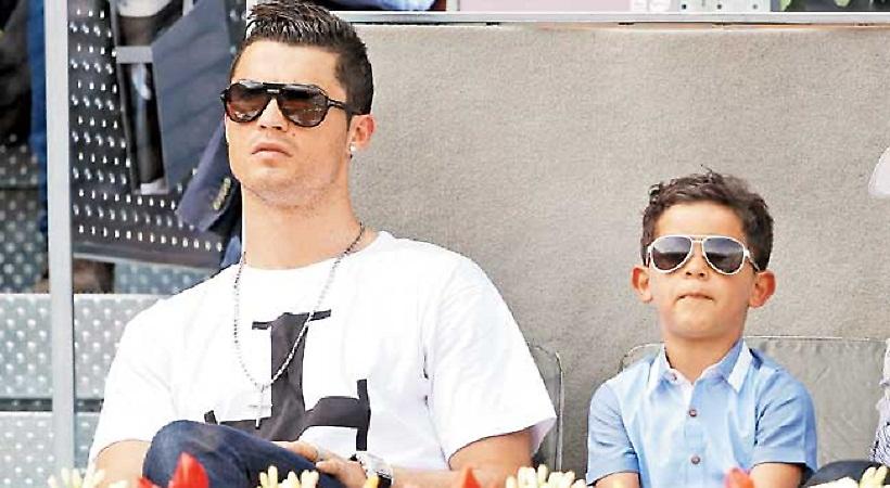 Γέμισε δώρα ο… μικρός Κριστιάνο (pics)