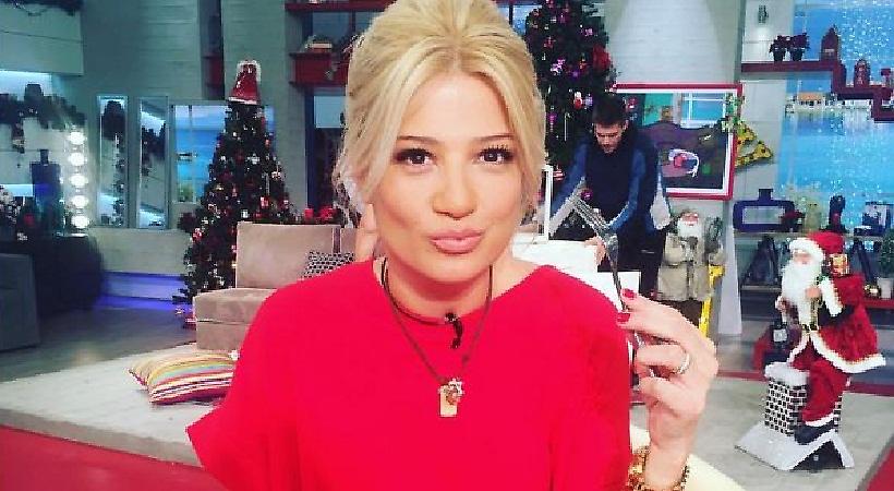 Το κόκκινο φόρεμα της Φαίης Σκορδά (Pics)