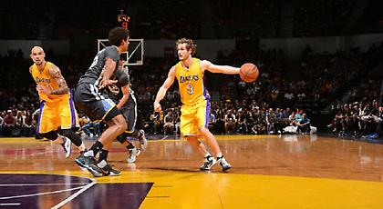 Μένουν Χουέρτας κι άλλοι δύο στους Λέικερς