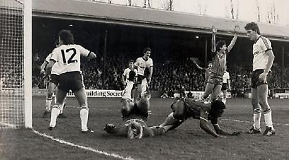 Οι φορές που οι μικροί έριξαν στο καναβάτσο τους μεγάλους! (vid)