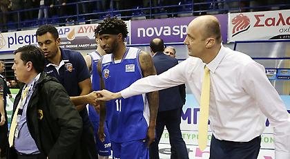 Ζντοβτς: «Όποιος δεν μπορεί να φύγει»