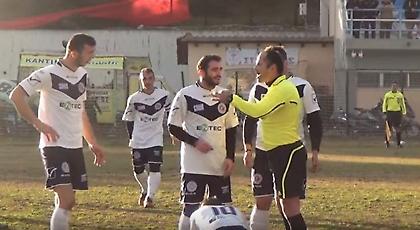 Το video της χρονιάς: Διαιτητής χώνει άγρια… μπινελίκια σε παίκτες! (video)