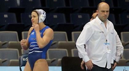 Με... κάτω τα χέρια η Εθνική