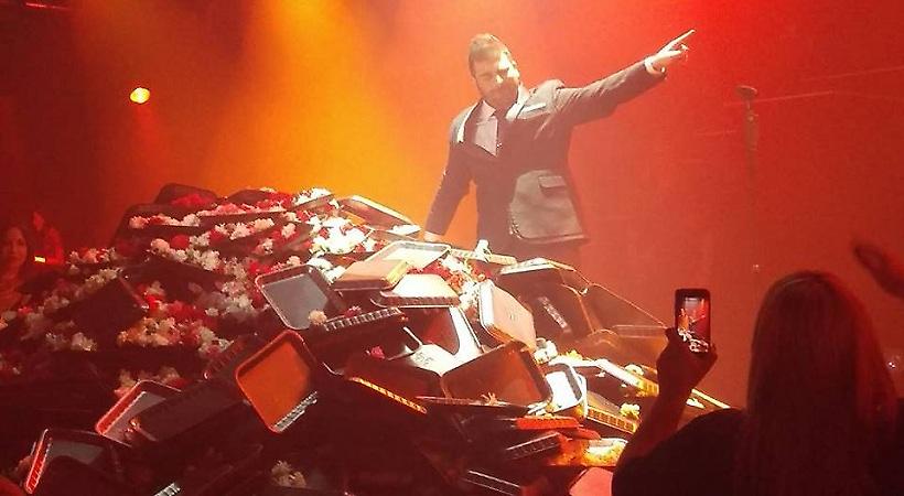 «Βουνό» τα λουλούδια μπροστά από τον Παντελίδη! (pics-video)