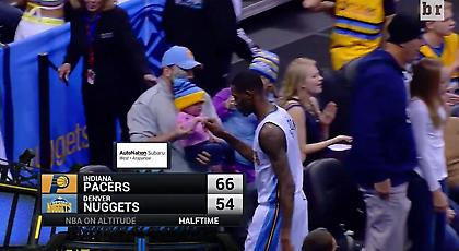 Απίθανο καλάθι και συγχαρητήρια από... μωρό στον Γουίλ Μπάρτον