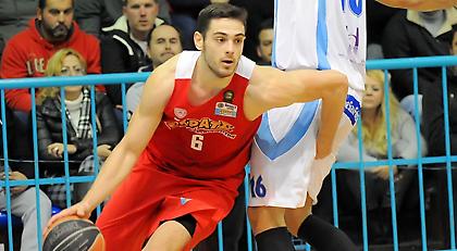 Τρομερή σκηνή: Ο Λαρεντζάκης παραδέχτηκε πως δεν του έκανε φάουλ ο Παπαπέτρου! (video)