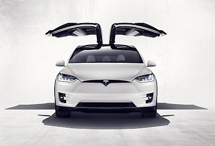 Το ολοκαίνουργιο ηλεκτρικό Tesla Model X SUV με ελαστικά Pirelli