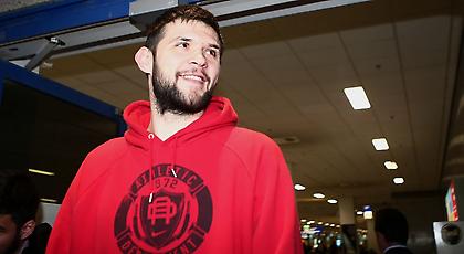 Δείτε πλούσιο φωτογραφικό υλικό από την άφιξη του Κώστα Παπανικολάου!