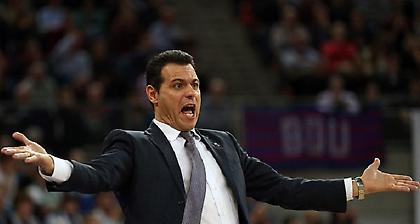 «Καρφιά» Ιτούδη για διαιτητές, αιχμές και για Ολυμπιακό (video)