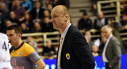 Ζντοβτς: «Φαβορί μόνο στα χαρτιά»