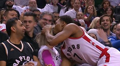 Ο Λάουρι φίλησε γυναίκα στη διάρκεια αγώνα