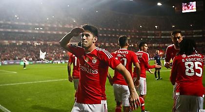 Ο Μήτρογλου διώχνει το άγχος, η Μπενφίκα στην κορυφή! (video)