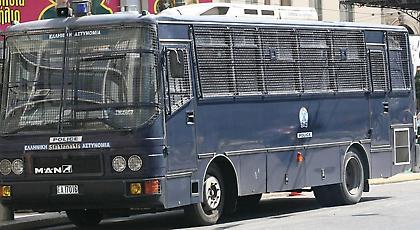 Συνοδεία ισχυρής αστυνομικής δύναμης έφτασε στο ΣΕΦ ο Παναθηναϊκός (video)