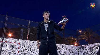 Η φοβερή ντρίμπλα του Νεϊμάρ με τα νέα του παπούτσια (video)