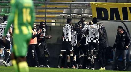 Η μία ελπίζει, η άλλη «βυθίζεται»