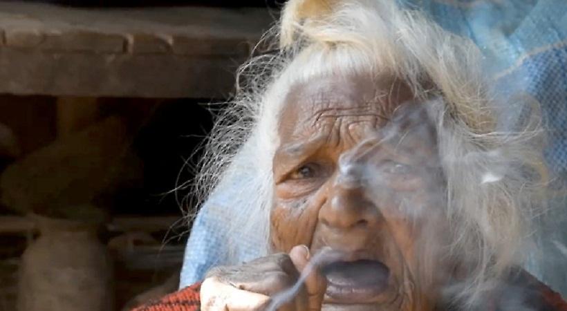 Ο τρόπος καπνίσματος που φέρνει… μακροζωία, σύμφωνα με 112χρονη!