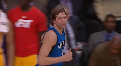 Ο Νοβίτσκι άφησε στον... τόπο τους Λέικερς