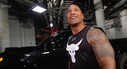 Ο Rock επέστρεψε στο WWE και έδωσε ρεσιτάλ (video)