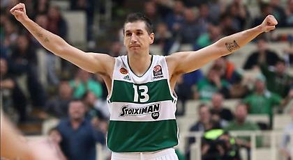 Σχόλια-ντροπή στη φωτογραφία του φιλάθλου του Ολυμπιακού με τον Διαμαντίδη