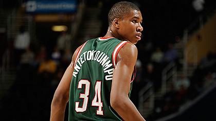 Έξαλλος ο Giannis τα έχωσε στον διαιτητή και αποβλήθηκε (video)