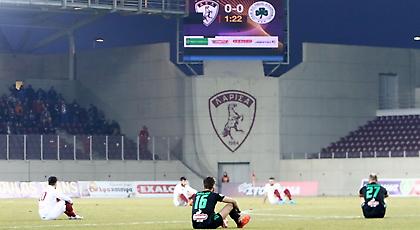 Φωτογραφίες και βίντεο απ' την καθιστική διαμαρτυρία της ΑΕΛ