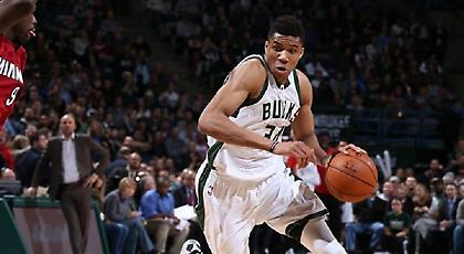 Τα δύο τρομερά καρφώματα του Αντετοκούνμπο (video)