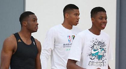 Ετοιμάζει και τον… Κώστα για ΝΒΑ ο Giannis (pic)