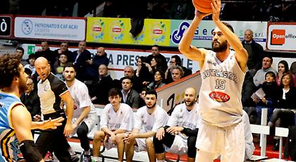 Ήττες για Κρεμόνα, Πιστόια