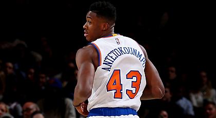 Τα δύο καρφώματα του Θανάση Αντετοκούνμπο κόντρα στους Γουόριορς (video)